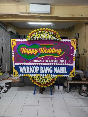 Papan Bunga di Pasar Manggis