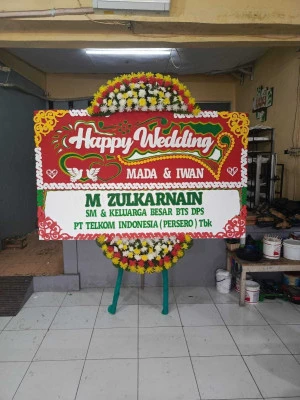 Papan Bunga di Pasar Manggis