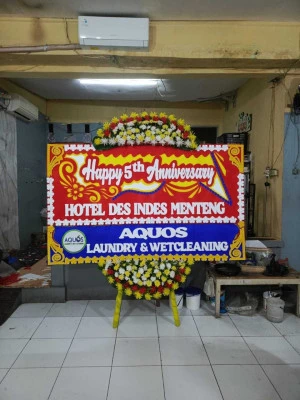Papan Bunga di Pasar Manggis