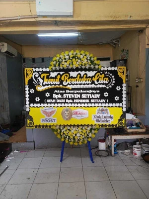 Papan Bunga di Pasar Manggis