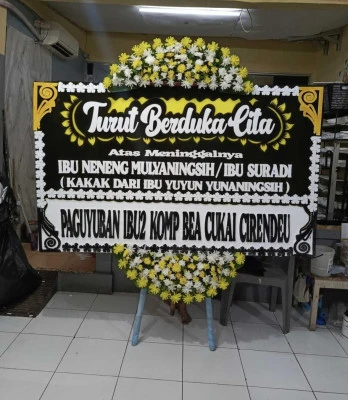 Papan Bunga di Pasar Manggis